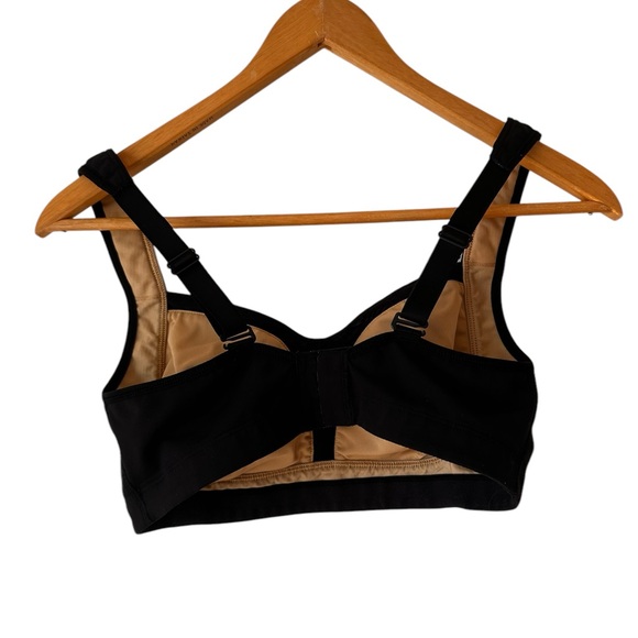 Lululemon TaTa Tamer Bra - Picture 9 of 16